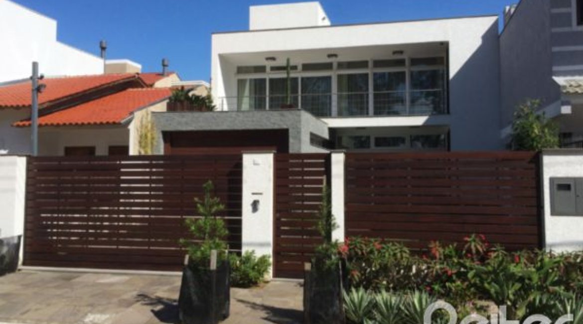 Casa em Condomínio à venda com 258m², 2 dormitórios, 2 suítes, 3 vagas, no bairro Hípica em Porto Alegre