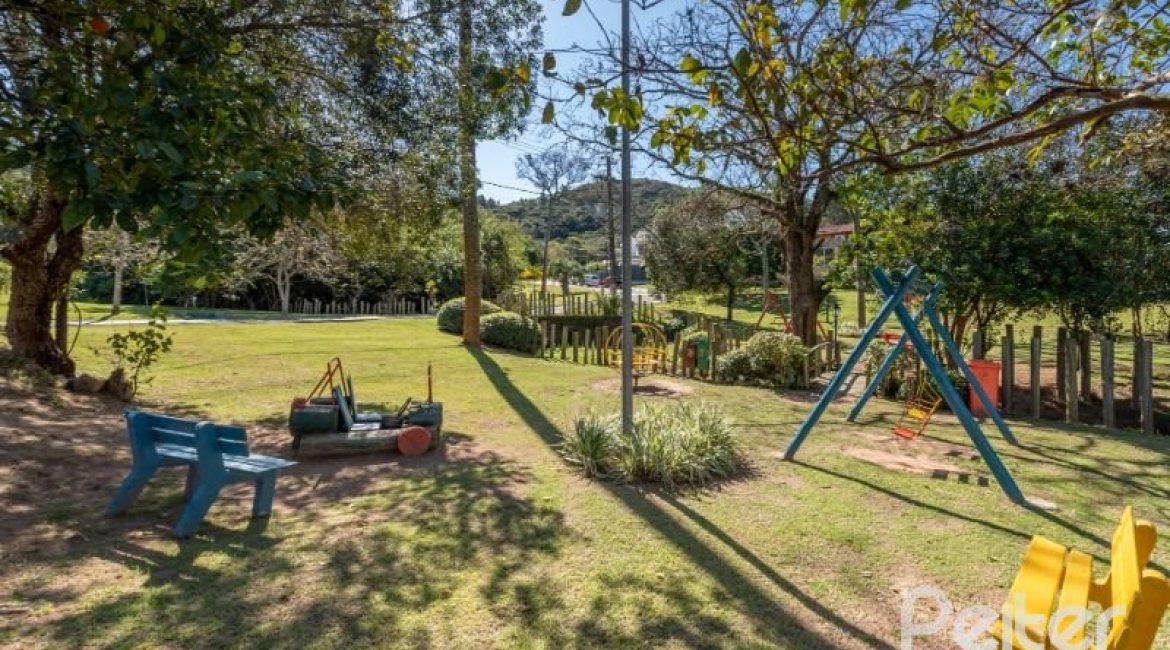 Casa em Condomínio à venda com 234m², 3 dormitórios, 3 suítes, 3 vagas, no bairro Hípica em Porto Alegre