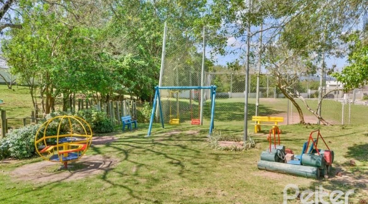 Casa em Condomínio à venda com 234m², 3 dormitórios, 3 suítes, 3 vagas, no bairro Hípica em Porto Alegre