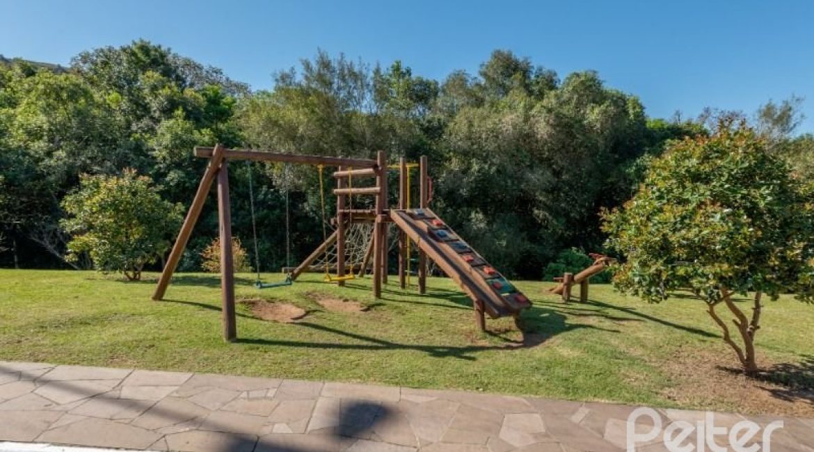 Casa em Condomínio à venda com 234m², 3 dormitórios, 3 suítes, 3 vagas, no bairro Hípica em Porto Alegre