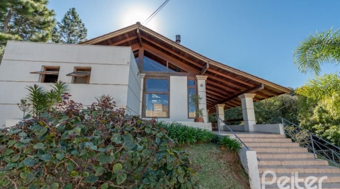 Casa em Condomínio à venda com 234m², 3 dormitórios, 3 suítes, 3 vagas, no bairro Hípica em Porto Alegre