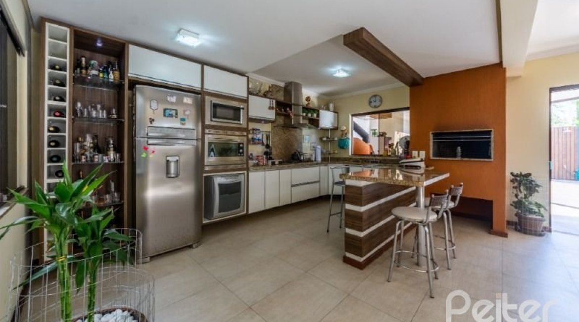 Casa em Condomínio à venda com 234m², 3 dormitórios, 3 suítes, 3 vagas, no bairro Hípica em Porto Alegre