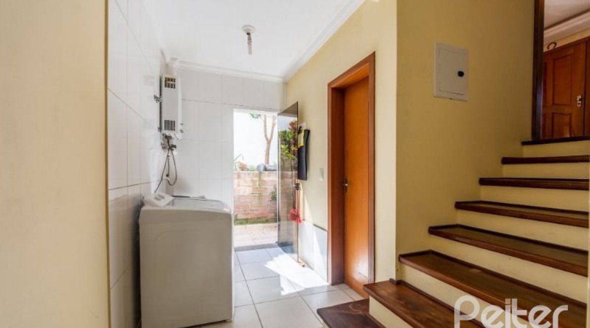 Casa em Condomínio à venda com 234m², 3 dormitórios, 3 suítes, 3 vagas, no bairro Hípica em Porto Alegre