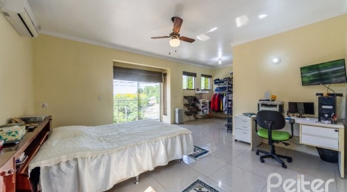 Casa em Condomínio à venda com 234m², 3 dormitórios, 3 suítes, 3 vagas, no bairro Hípica em Porto Alegre
