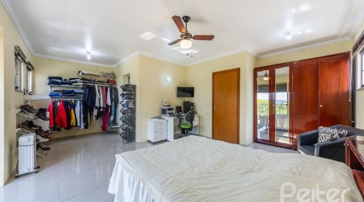 Casa em Condomínio à venda com 234m², 3 dormitórios, 3 suítes, 3 vagas, no bairro Hípica em Porto Alegre