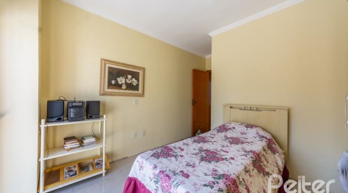 Casa em Condomínio à venda com 234m², 3 dormitórios, 3 suítes, 3 vagas, no bairro Hípica em Porto Alegre