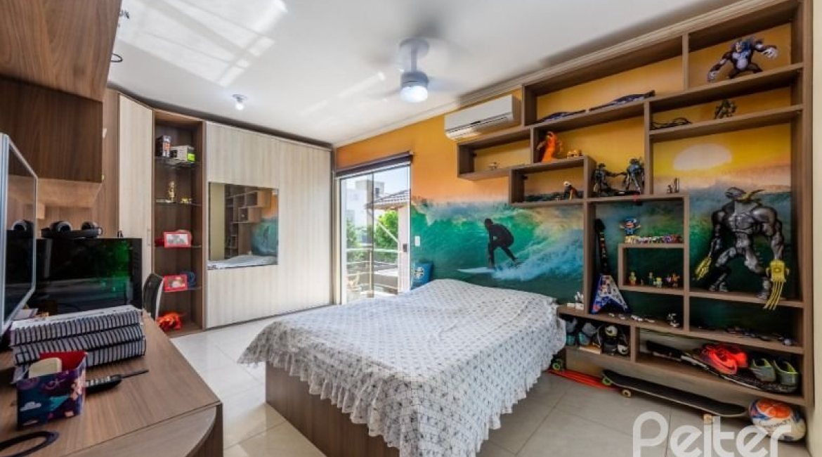 Casa em Condomínio à venda com 234m², 3 dormitórios, 3 suítes, 3 vagas, no bairro Hípica em Porto Alegre