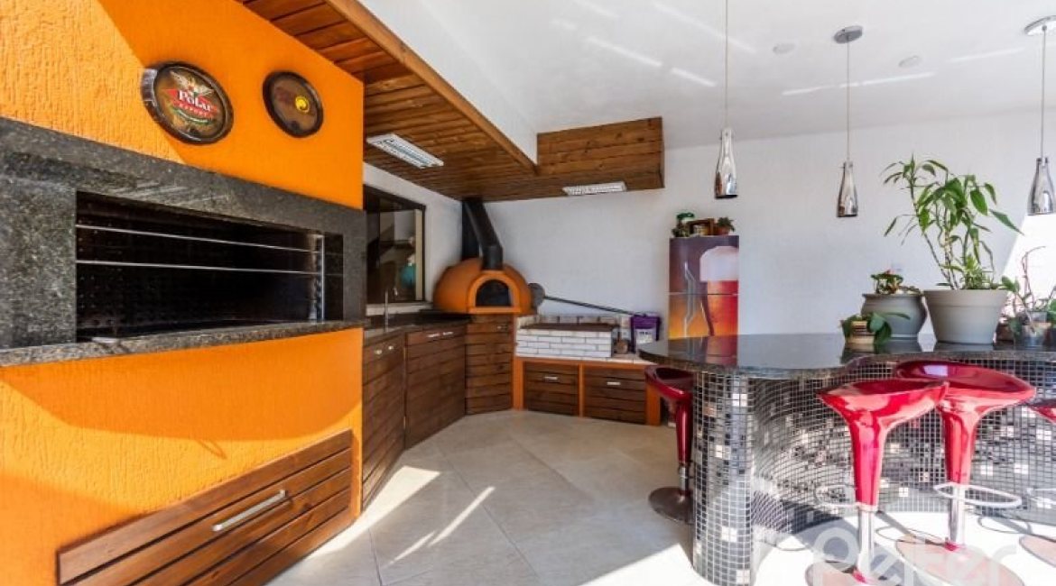 Casa em Condomínio à venda com 234m², 3 dormitórios, 3 suítes, 3 vagas, no bairro Hípica em Porto Alegre