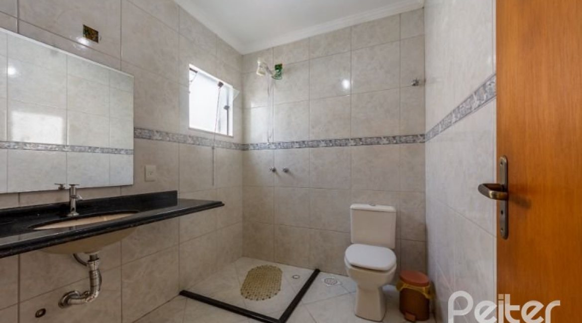 Casa em Condomínio à venda com 234m², 3 dormitórios, 3 suítes, 3 vagas, no bairro Hípica em Porto Alegre