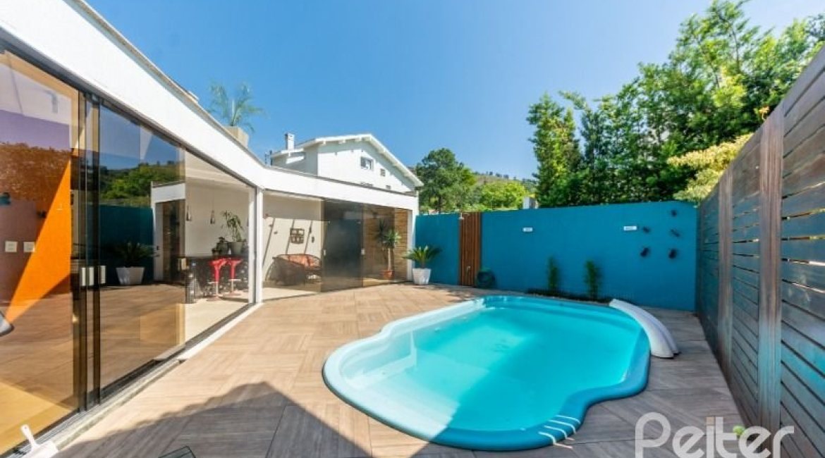 Casa em Condomínio à venda com 234m², 3 dormitórios, 3 suítes, 3 vagas, no bairro Hípica em Porto Alegre