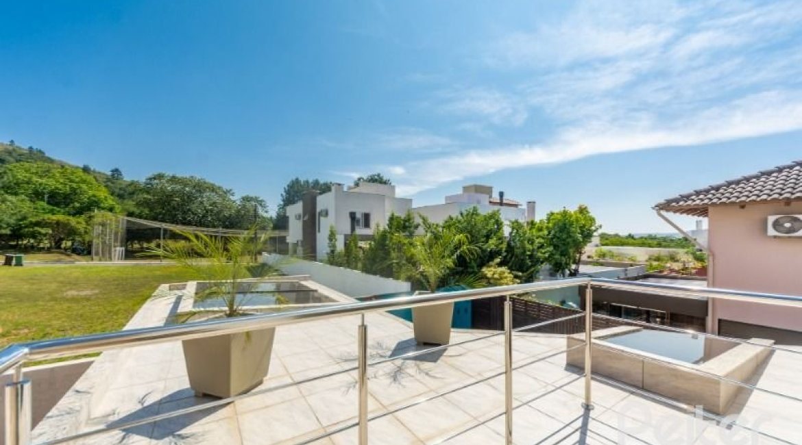 Casa em Condomínio à venda com 234m², 3 dormitórios, 3 suítes, 3 vagas, no bairro Hípica em Porto Alegre