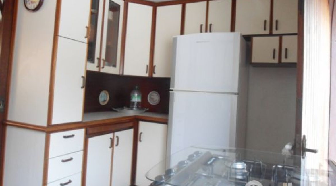 Casa à venda com 259m², 3 dormitórios, 1 suíte, 2 vagas, no bairro Jardim Isabel em Porto Alegre