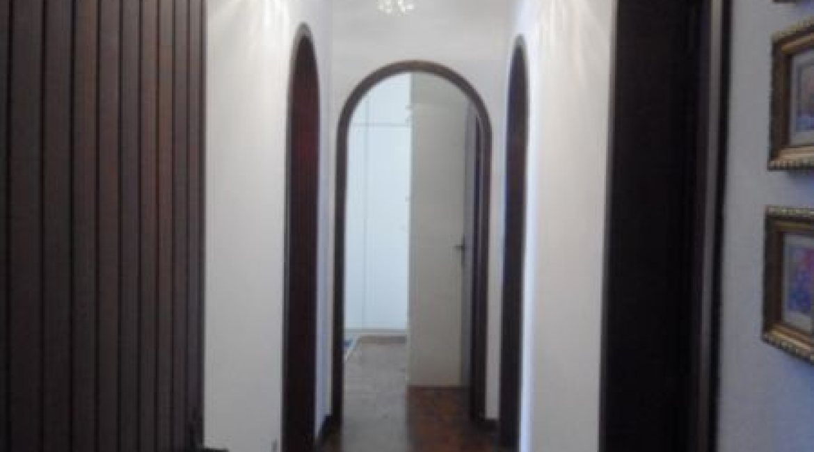 Casa à venda com 259m², 3 dormitórios, 1 suíte, 2 vagas, no bairro Jardim Isabel em Porto Alegre