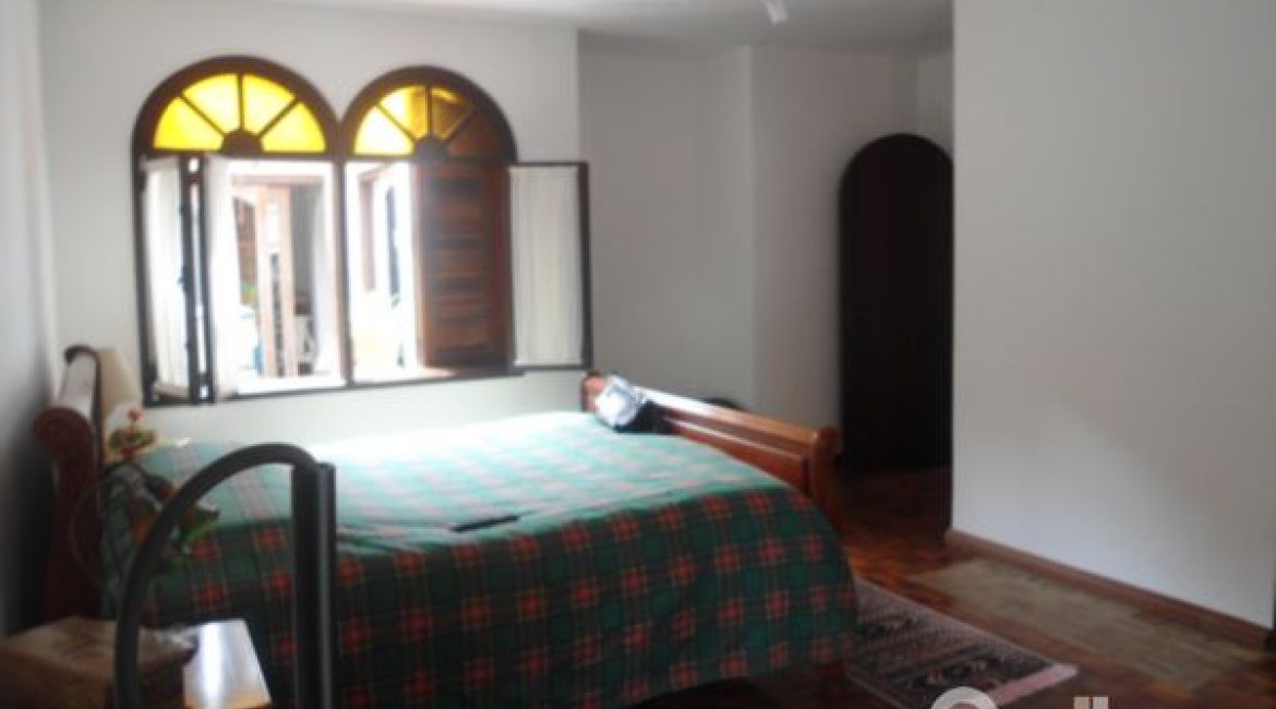 Casa à venda com 259m², 3 dormitórios, 1 suíte, 2 vagas, no bairro Jardim Isabel em Porto Alegre