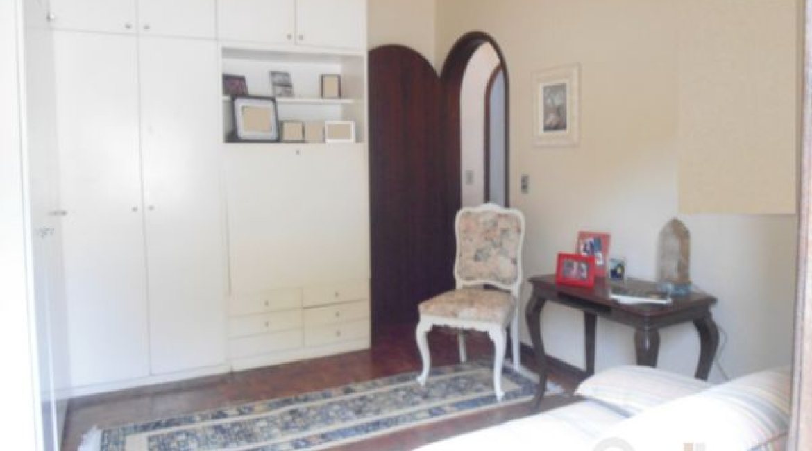 Casa à venda com 259m², 3 dormitórios, 1 suíte, 2 vagas, no bairro Jardim Isabel em Porto Alegre