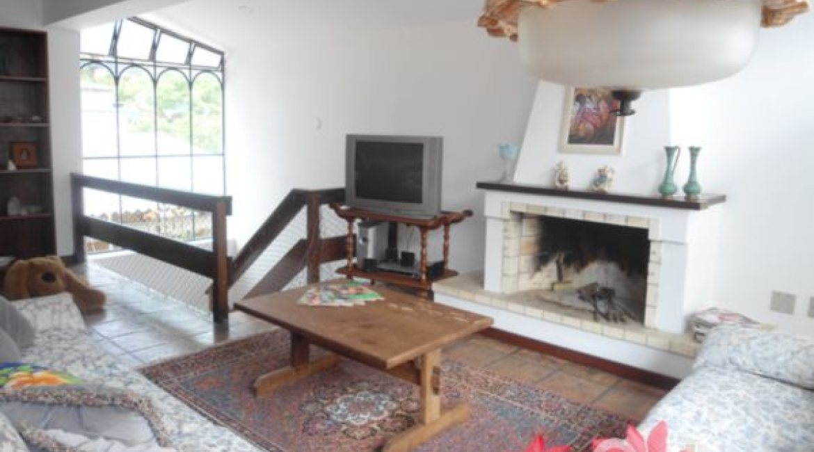 Casa à venda com 259m², 3 dormitórios, 1 suíte, 2 vagas, no bairro Jardim Isabel em Porto Alegre