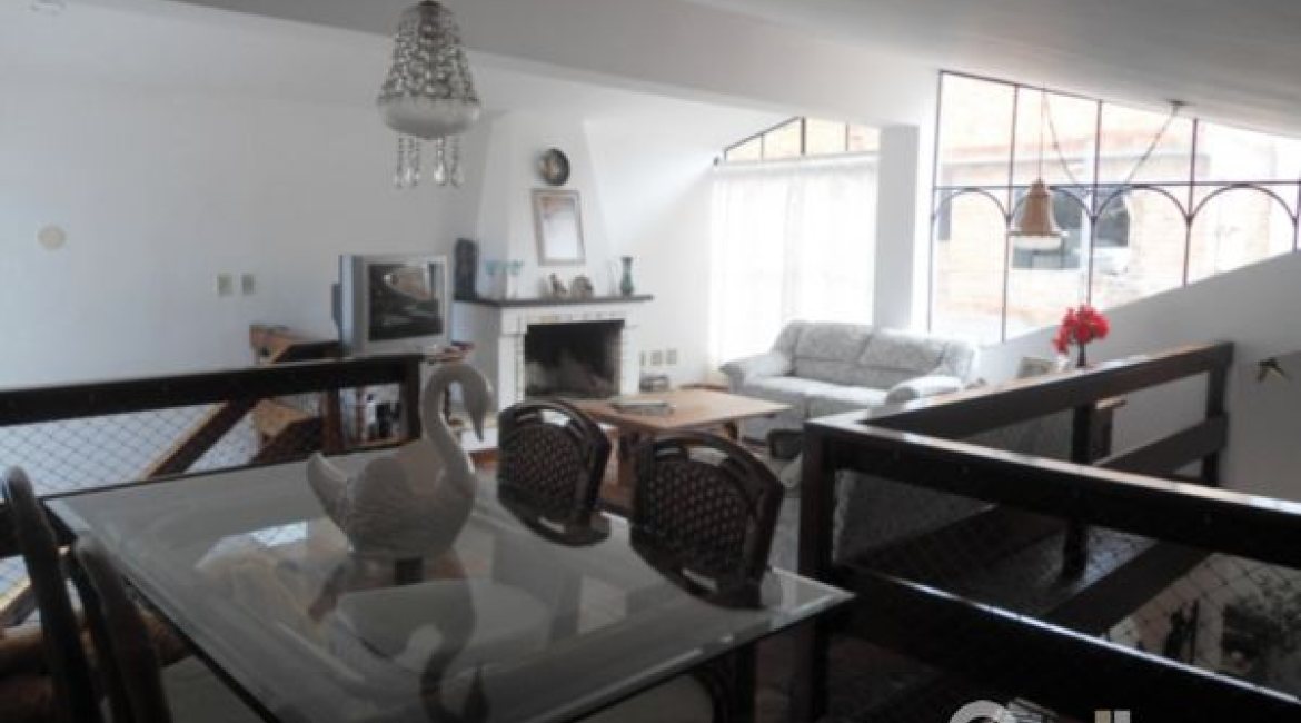 Casa à venda com 259m², 3 dormitórios, 1 suíte, 2 vagas, no bairro Jardim Isabel em Porto Alegre