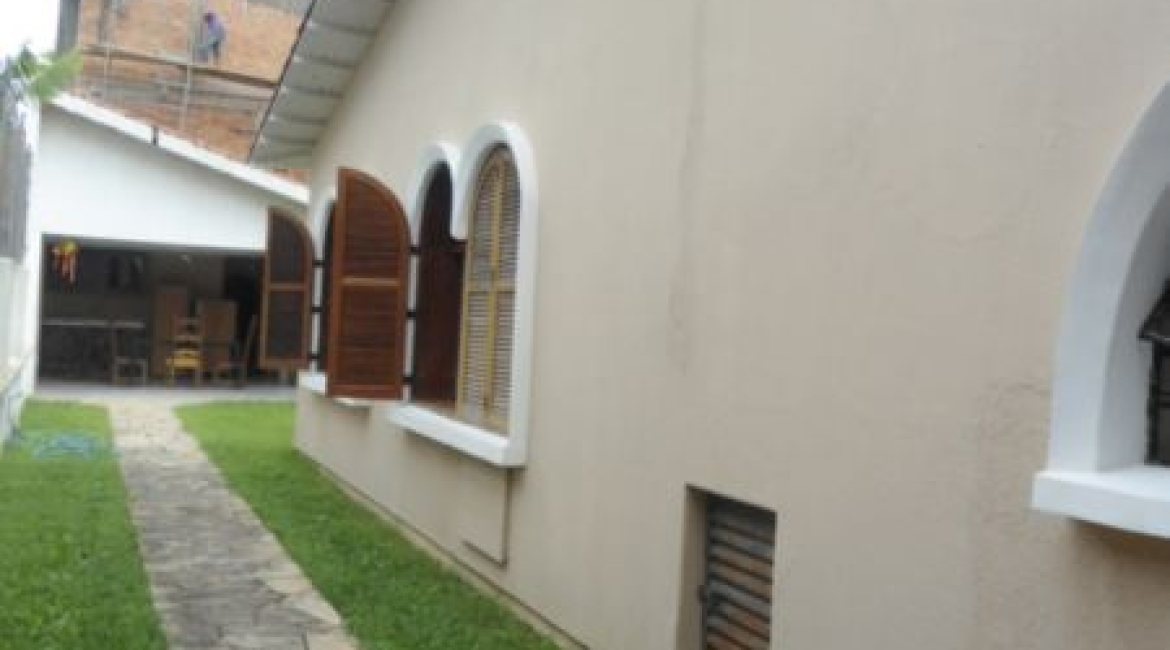 Casa à venda com 259m², 3 dormitórios, 1 suíte, 2 vagas, no bairro Jardim Isabel em Porto Alegre