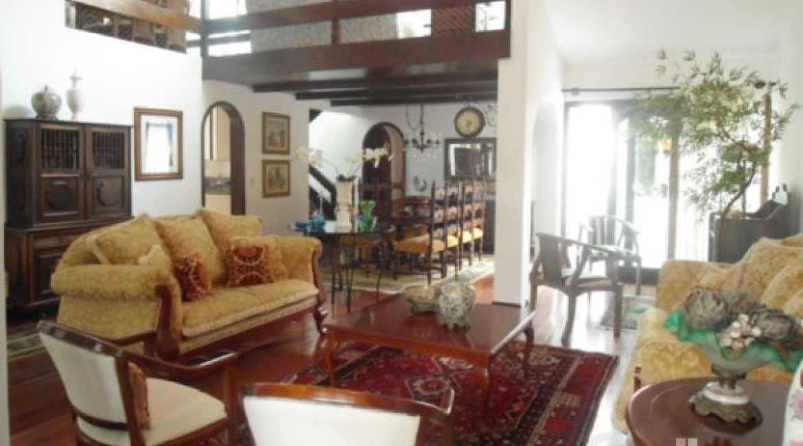 Casa à venda com 259m², 3 dormitórios, 1 suíte, 2 vagas, no bairro Jardim Isabel em Porto Alegre