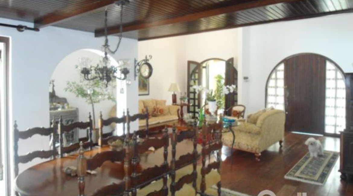 Casa à venda com 259m², 3 dormitórios, 1 suíte, 2 vagas, no bairro Jardim Isabel em Porto Alegre