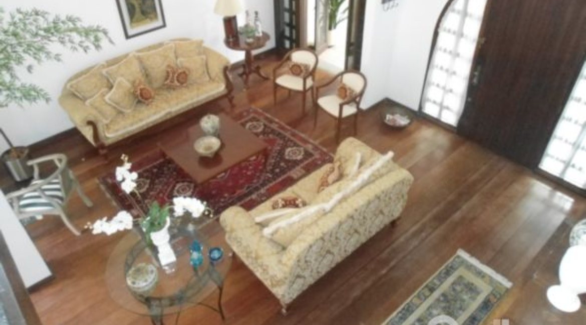 Casa à venda com 259m², 3 dormitórios, 1 suíte, 2 vagas, no bairro Jardim Isabel em Porto Alegre