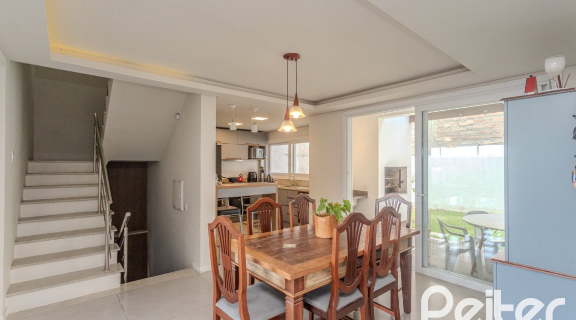 Casa à venda com 257m², 3 dormitórios, 3 suítes, 3 vagas, no bairro Sétimo Céu em Porto Alegre