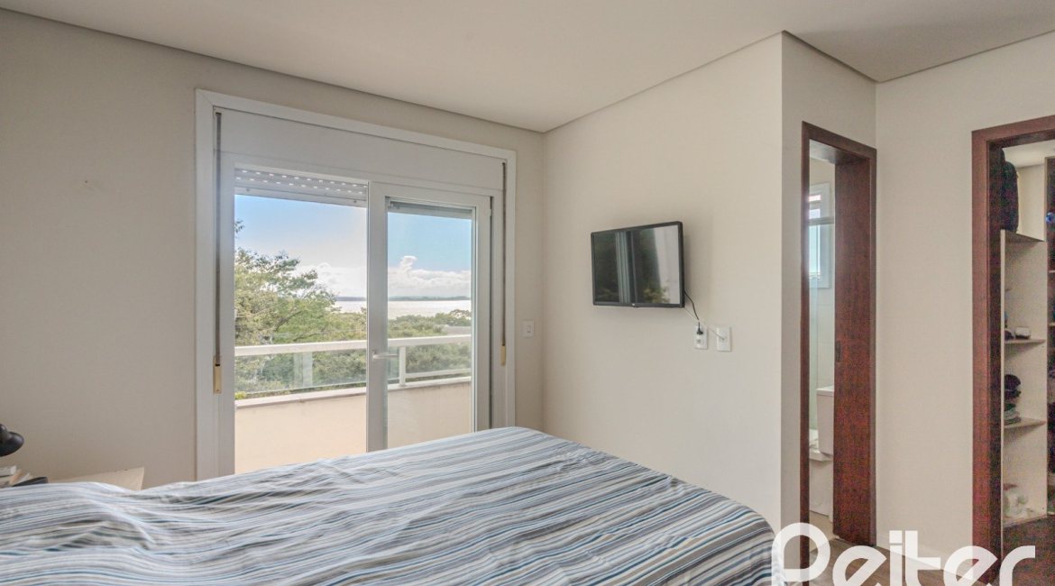 Casa à venda com 257m², 3 dormitórios, 3 suítes, 3 vagas, no bairro Sétimo Céu em Porto Alegre