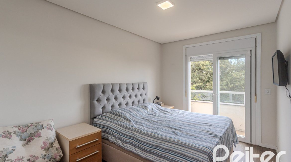Casa à venda com 257m², 3 dormitórios, 3 suítes, 3 vagas, no bairro Sétimo Céu em Porto Alegre