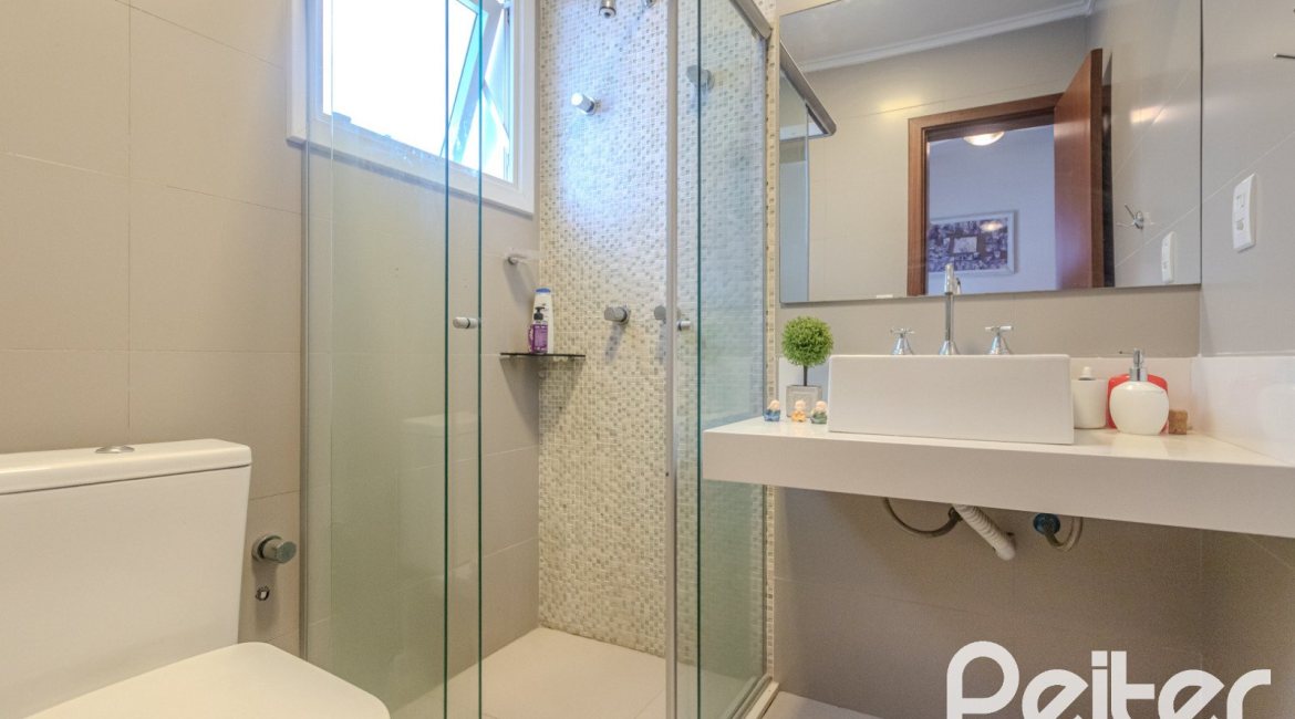 Casa à venda com 257m², 3 dormitórios, 3 suítes, 3 vagas, no bairro Sétimo Céu em Porto Alegre