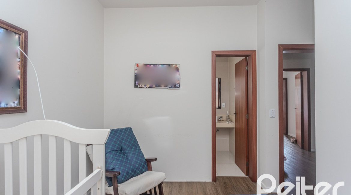 Casa à venda com 257m², 3 dormitórios, 3 suítes, 3 vagas, no bairro Sétimo Céu em Porto Alegre