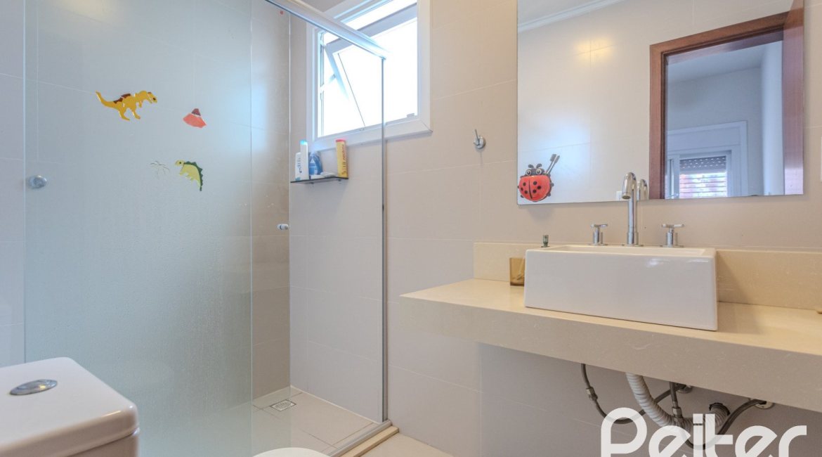Casa à venda com 257m², 3 dormitórios, 3 suítes, 3 vagas, no bairro Sétimo Céu em Porto Alegre