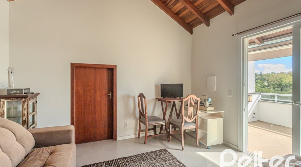Casa à venda com 257m², 3 dormitórios, 3 suítes, 3 vagas, no bairro Sétimo Céu em Porto Alegre