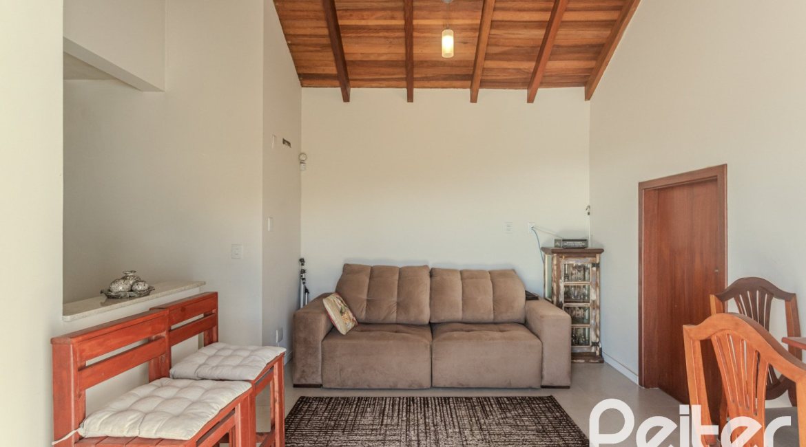 Casa à venda com 257m², 3 dormitórios, 3 suítes, 3 vagas, no bairro Sétimo Céu em Porto Alegre