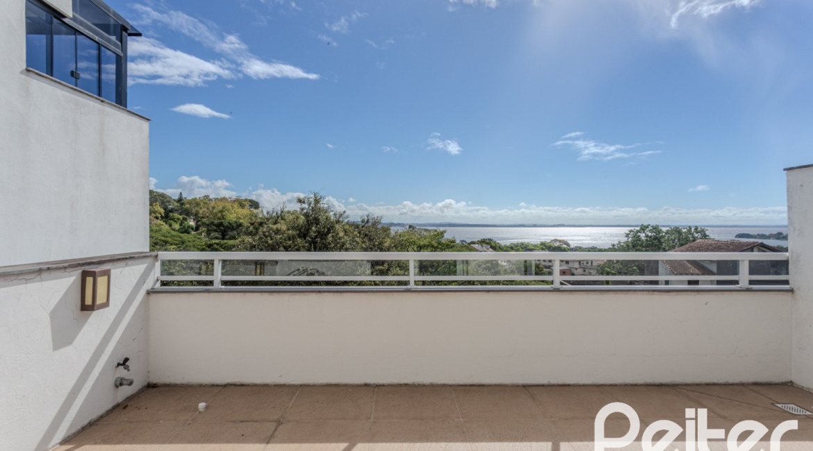 Casa à venda com 257m², 3 dormitórios, 3 suítes, 3 vagas, no bairro Sétimo Céu em Porto Alegre