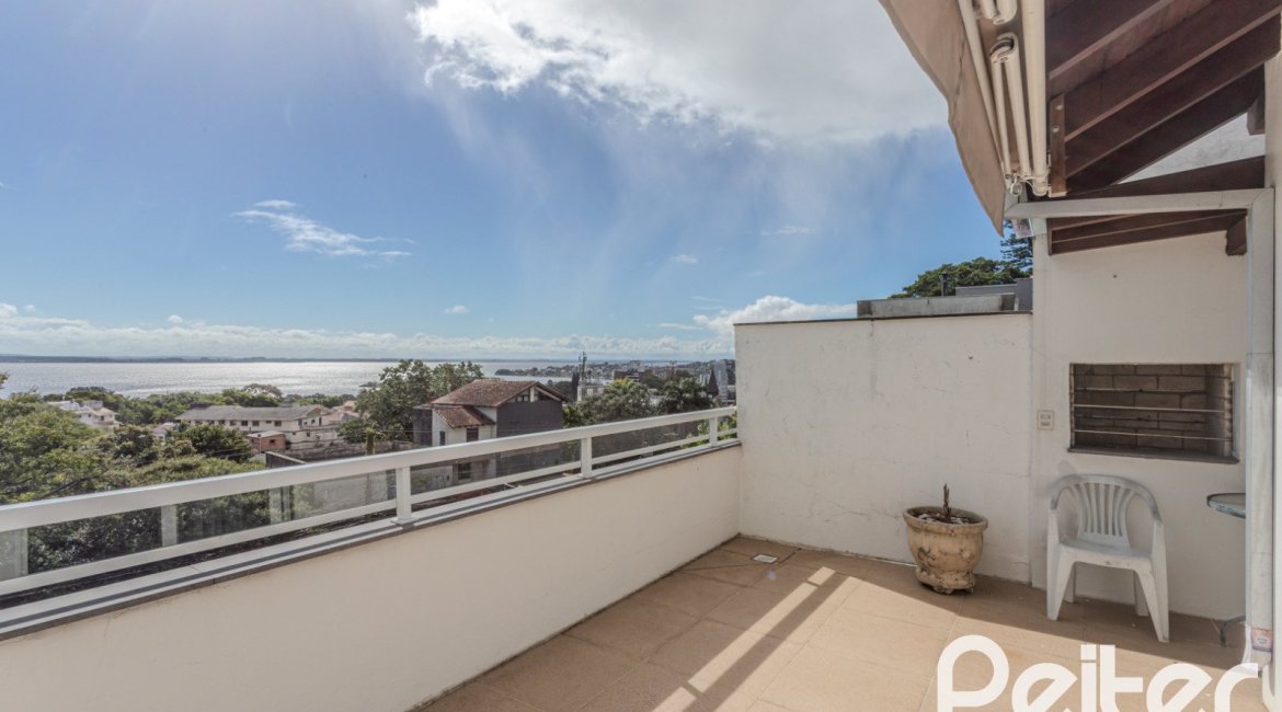 Casa à venda com 257m², 3 dormitórios, 3 suítes, 3 vagas, no bairro Sétimo Céu em Porto Alegre