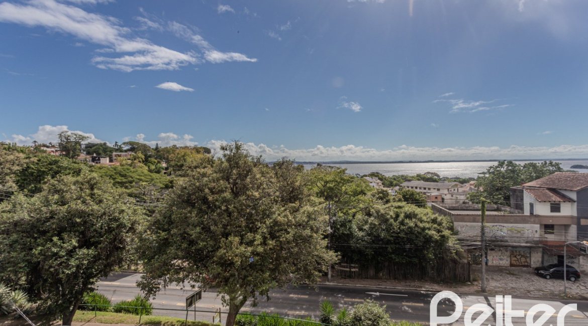 Casa à venda com 257m², 3 dormitórios, 3 suítes, 3 vagas, no bairro Sétimo Céu em Porto Alegre