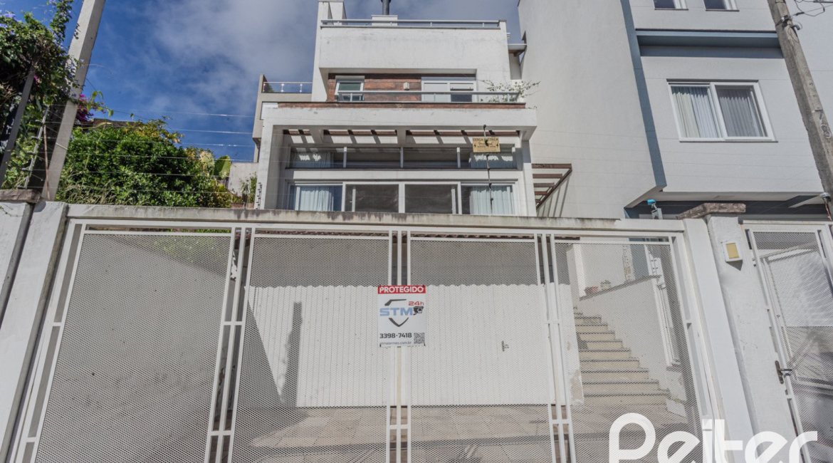 Casa à venda com 257m², 3 dormitórios, 3 suítes, 3 vagas, no bairro Sétimo Céu em Porto Alegre