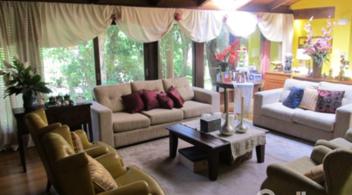 Casa à venda com 600m², 7 dormitórios, 3 suítes, 3 vagas, no bairro Espírito Santo em Porto Alegre