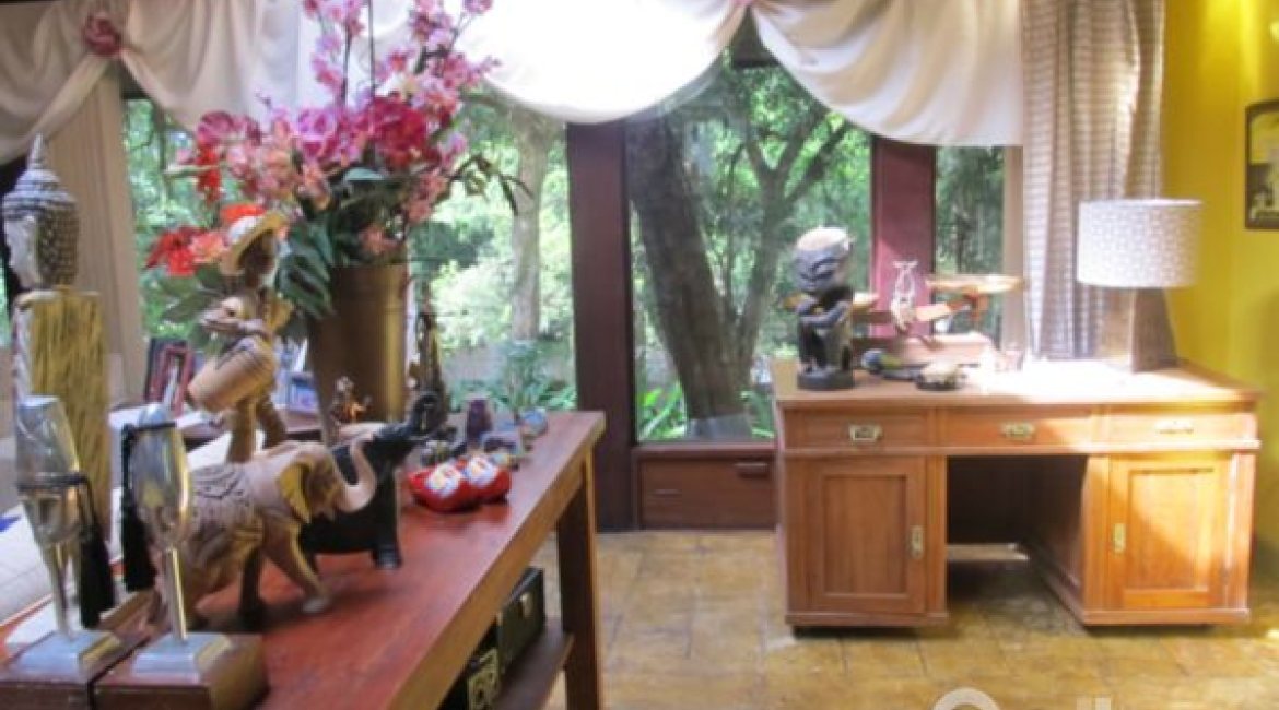 Casa à venda com 600m², 7 dormitórios, 3 suítes, 3 vagas, no bairro Espírito Santo em Porto Alegre