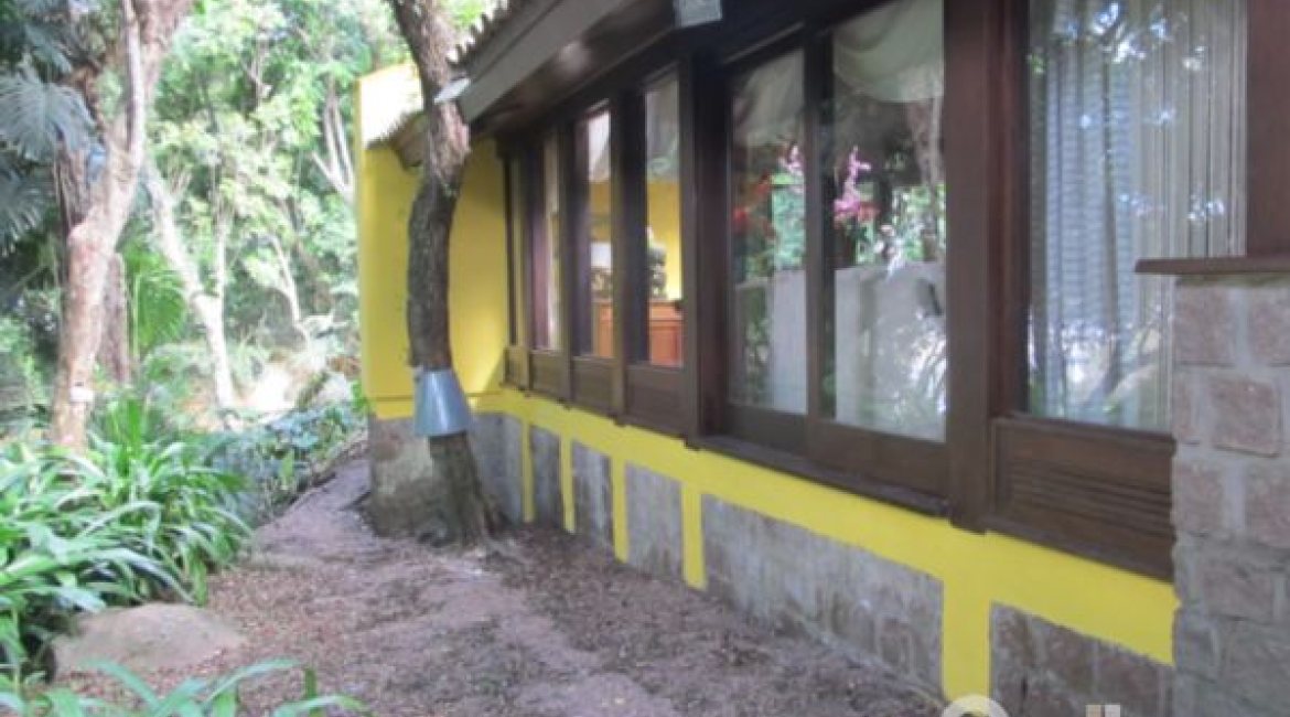 Casa à venda com 600m², 7 dormitórios, 3 suítes, 3 vagas, no bairro Espírito Santo em Porto Alegre