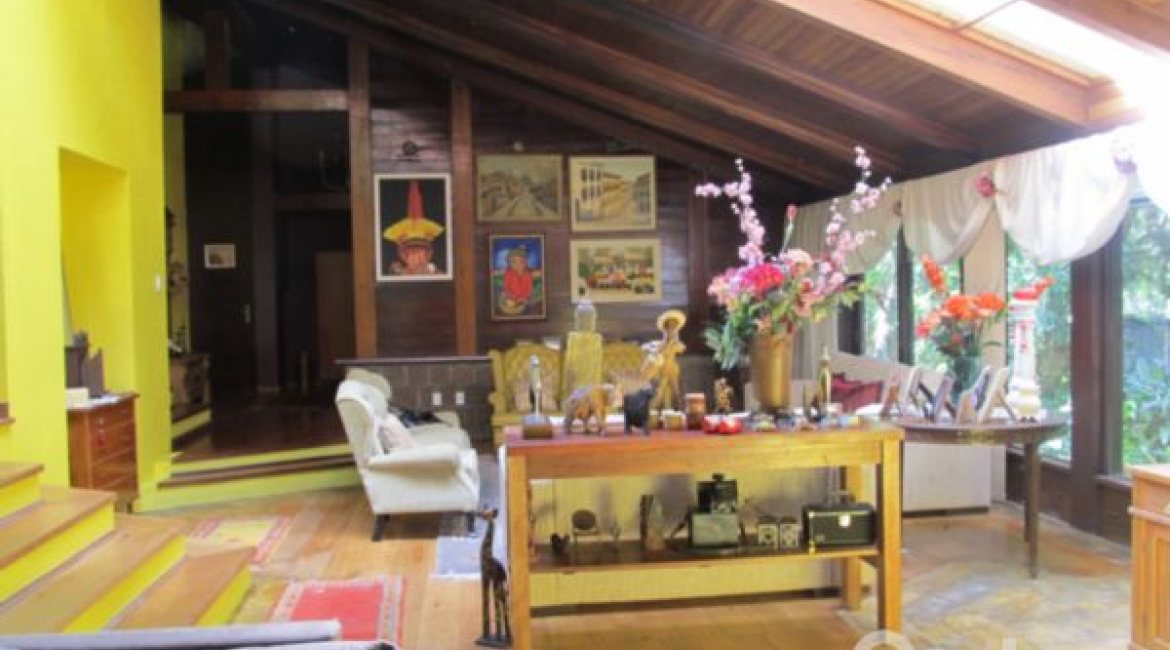 Casa à venda com 600m², 7 dormitórios, 3 suítes, 3 vagas, no bairro Espírito Santo em Porto Alegre