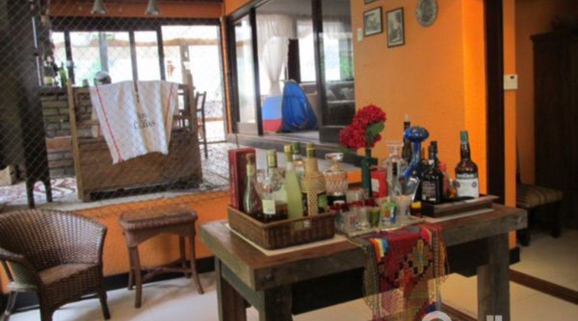 Casa à venda com 600m², 7 dormitórios, 3 suítes, 3 vagas, no bairro Espírito Santo em Porto Alegre