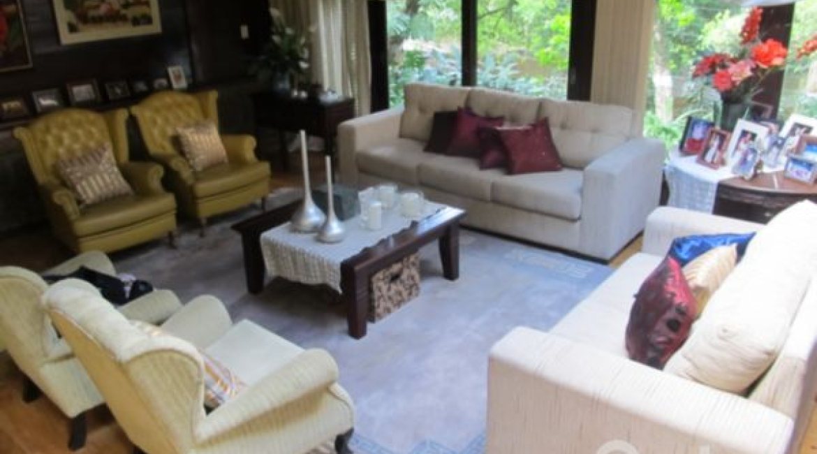 Casa à venda com 600m², 7 dormitórios, 3 suítes, 3 vagas, no bairro Espírito Santo em Porto Alegre