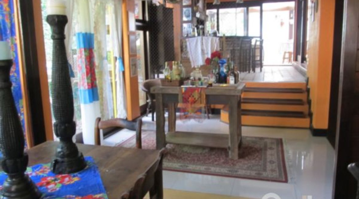 Casa à venda com 600m², 7 dormitórios, 3 suítes, 3 vagas, no bairro Espírito Santo em Porto Alegre