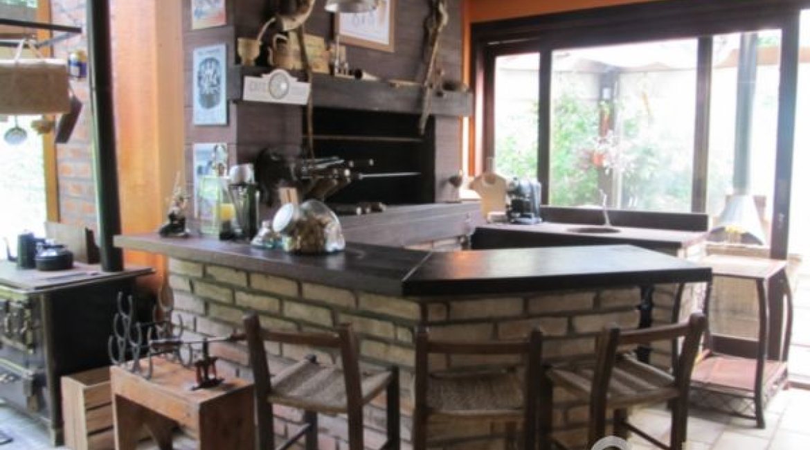 Casa à venda com 600m², 7 dormitórios, 3 suítes, 3 vagas, no bairro Espírito Santo em Porto Alegre