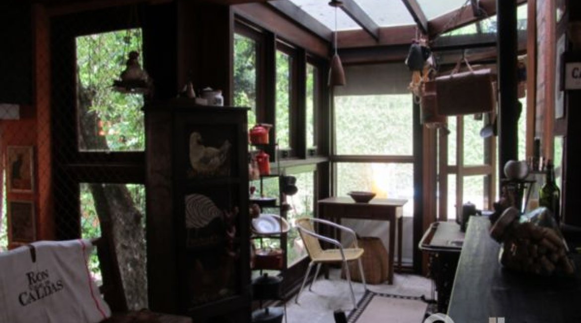 Casa à venda com 600m², 7 dormitórios, 3 suítes, 3 vagas, no bairro Espírito Santo em Porto Alegre