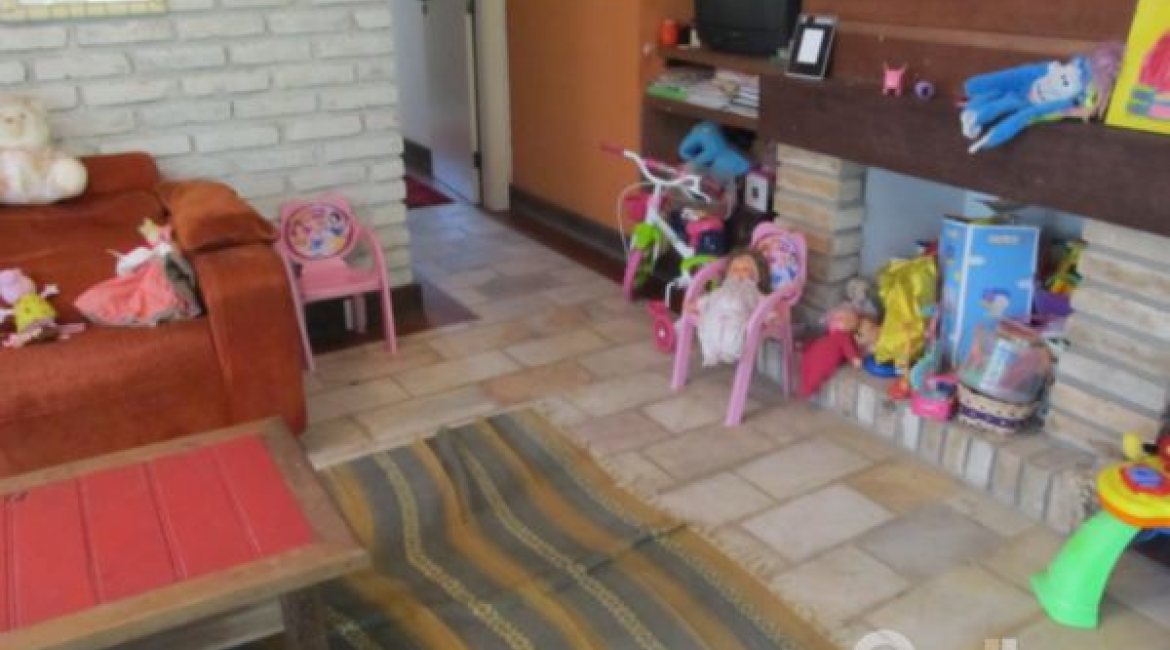 Casa à venda com 600m², 7 dormitórios, 3 suítes, 3 vagas, no bairro Espírito Santo em Porto Alegre