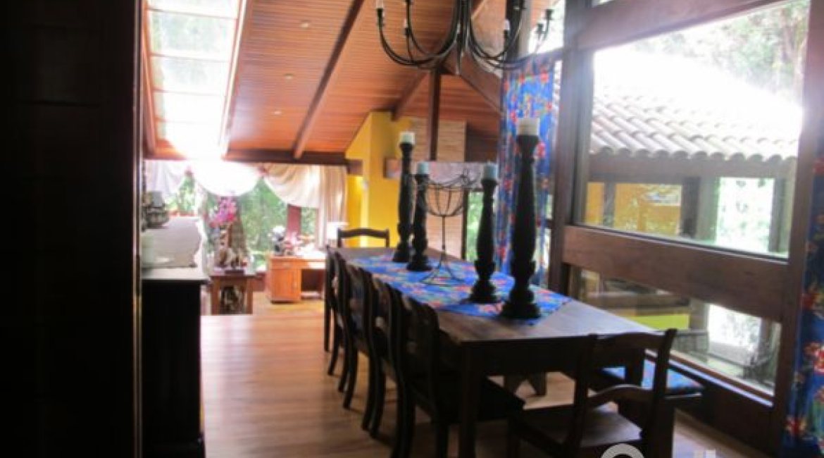 Casa à venda com 600m², 7 dormitórios, 3 suítes, 3 vagas, no bairro Espírito Santo em Porto Alegre