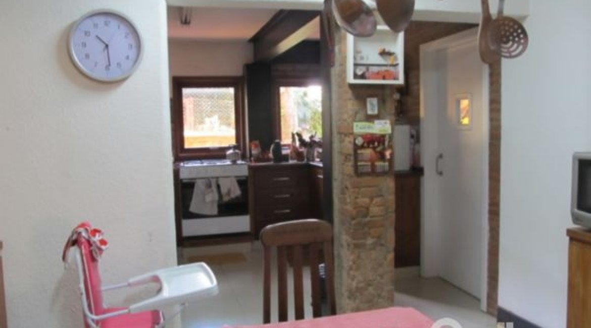 Casa à venda com 600m², 7 dormitórios, 3 suítes, 3 vagas, no bairro Espírito Santo em Porto Alegre