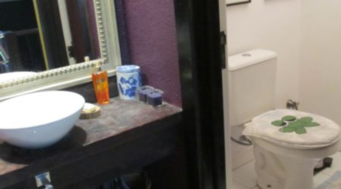 Casa à venda com 600m², 7 dormitórios, 3 suítes, 3 vagas, no bairro Espírito Santo em Porto Alegre